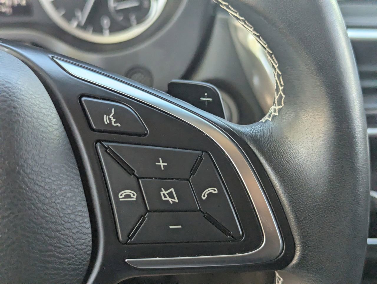 Used 2019 INFINITI QX30 w/ Cargo Package FWD image 28