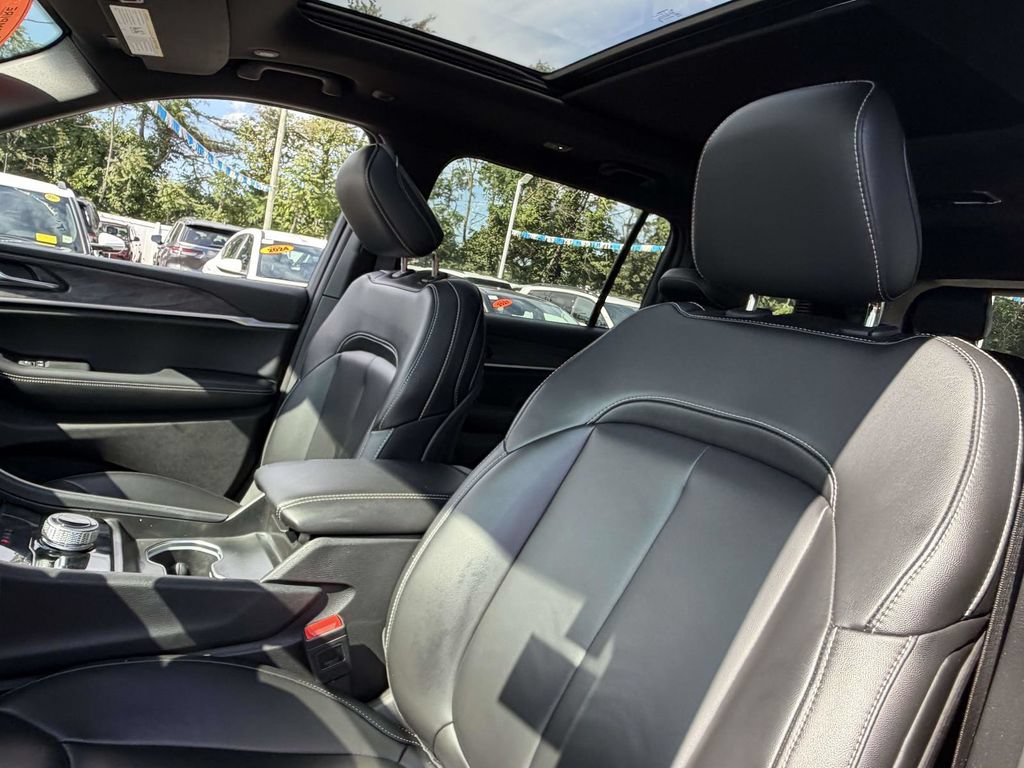Certified 2025 Jeep Grand Cherokee L Limited w/ Black Appearance Package AWD/4WD image 21