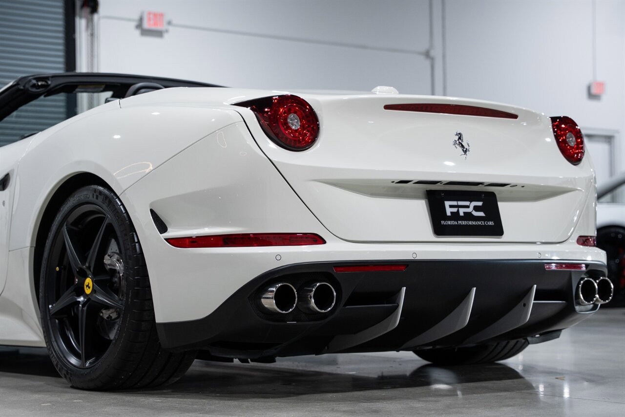 Used 2016 Ferrari California T RWD image 19