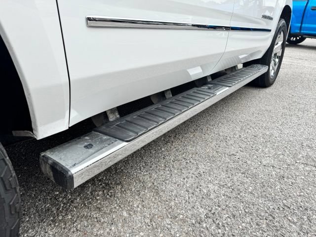 Used 2018 Chevrolet Suburban LT w/ LT Signature Package RWD image 11