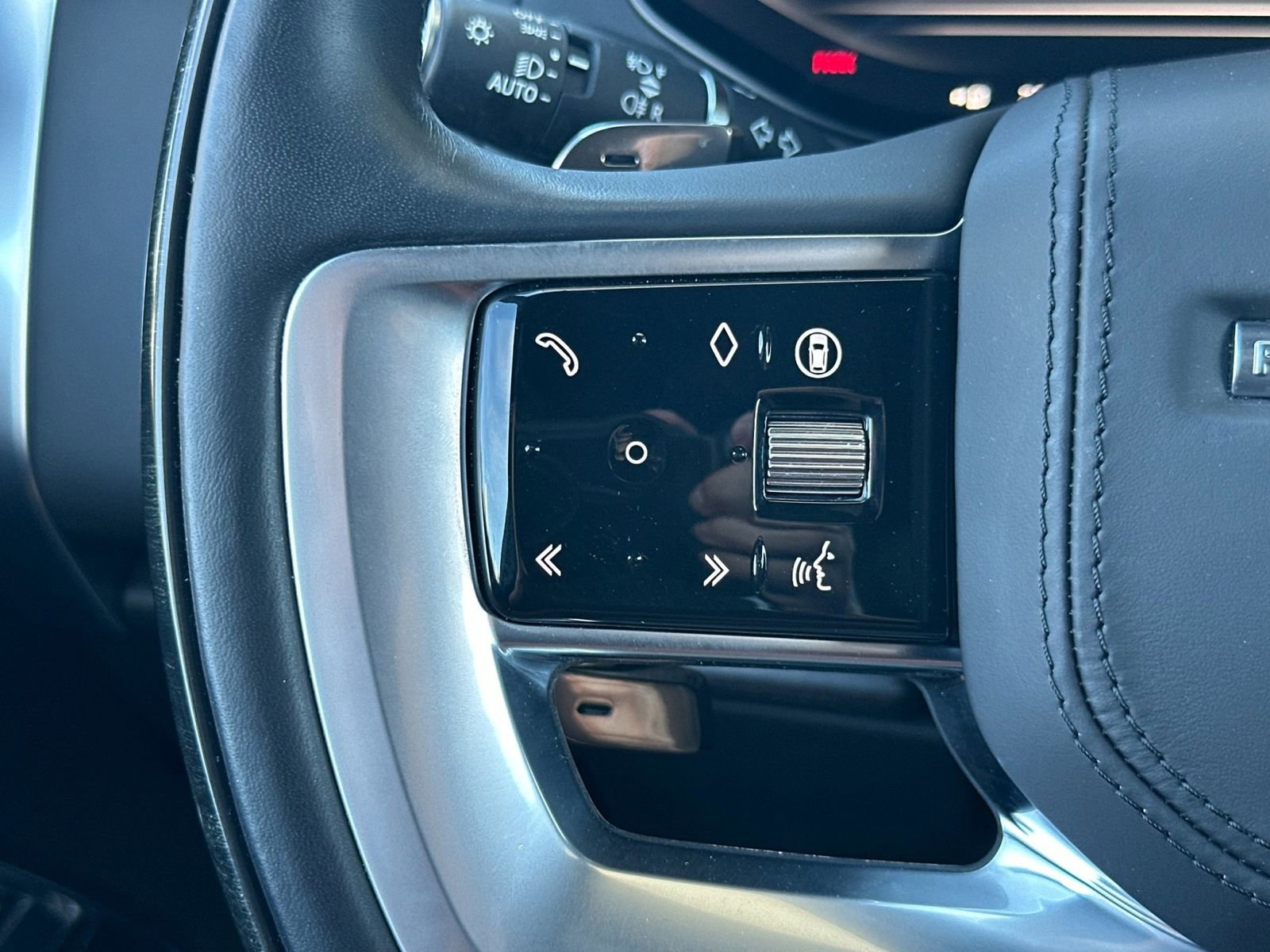 Used 2024 Land Rover Range Rover SE image 26