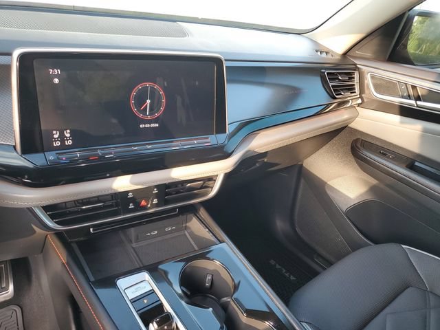 Used 2024 Volkswagen Atlas Peak Edition SE AWD/4WD image 27