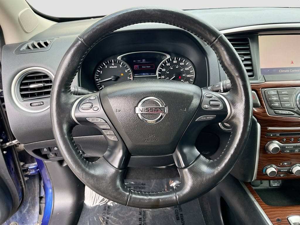 Used 2020 Nissan Pathfinder Platinum AWD/4WD image 11