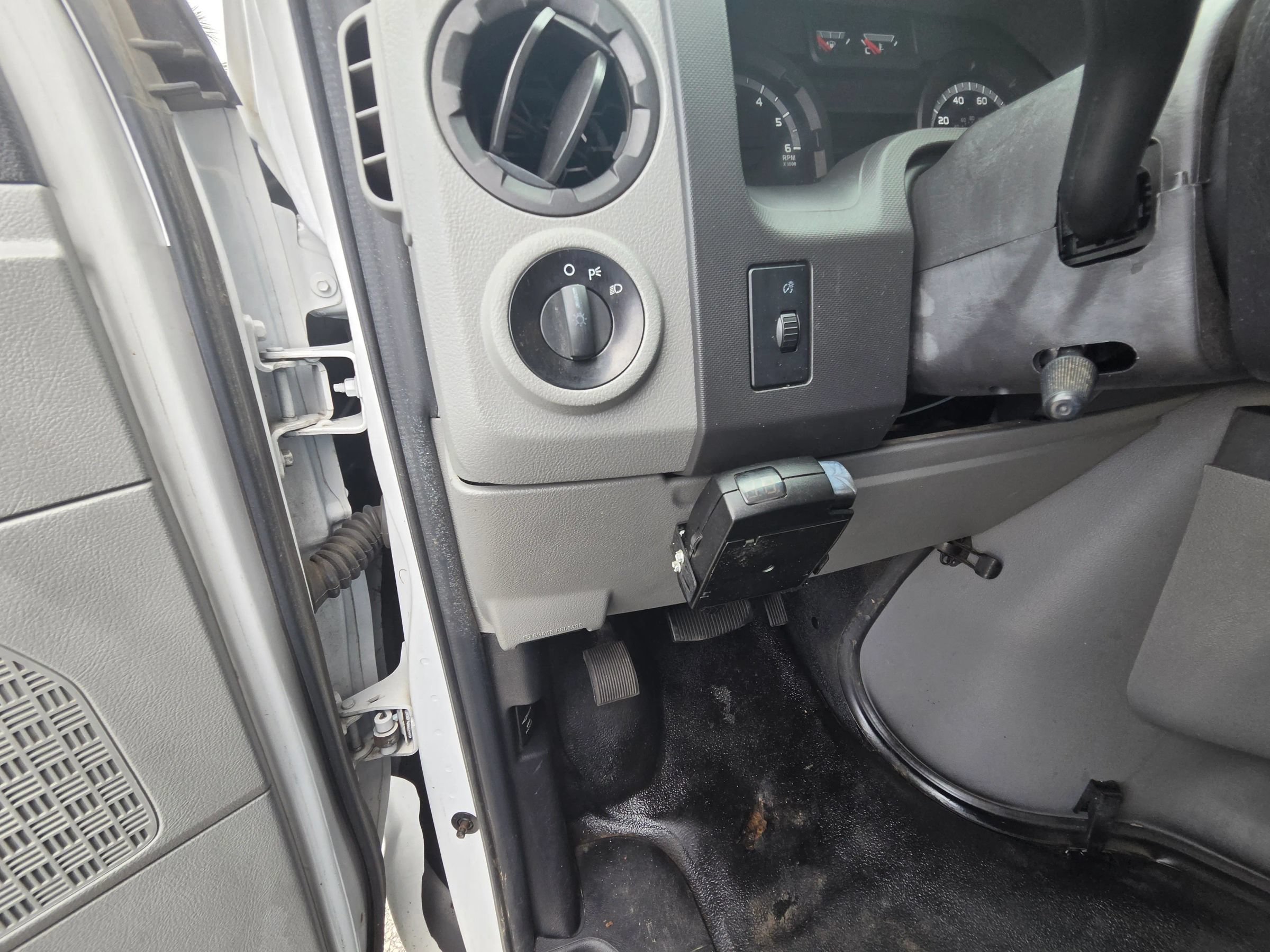 Used 2018 Ford E-350 and Econoline 350 Super Duty w/ Power Windows & Locks Group RWD image 14
