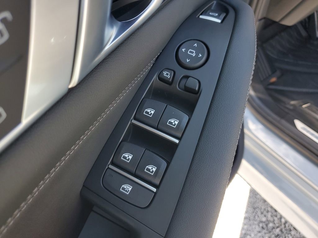 Used 2025 BMW X5 sDrive40i w/ M Sport Package image 22