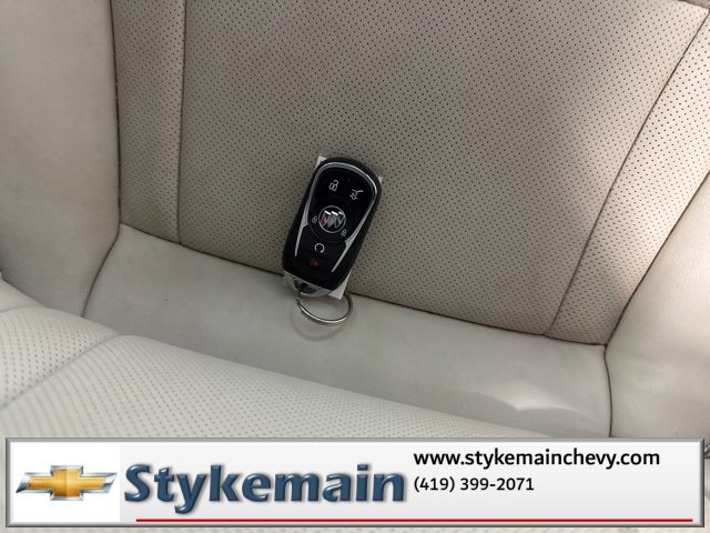 Used 2023 Buick Enclave Essence image 22