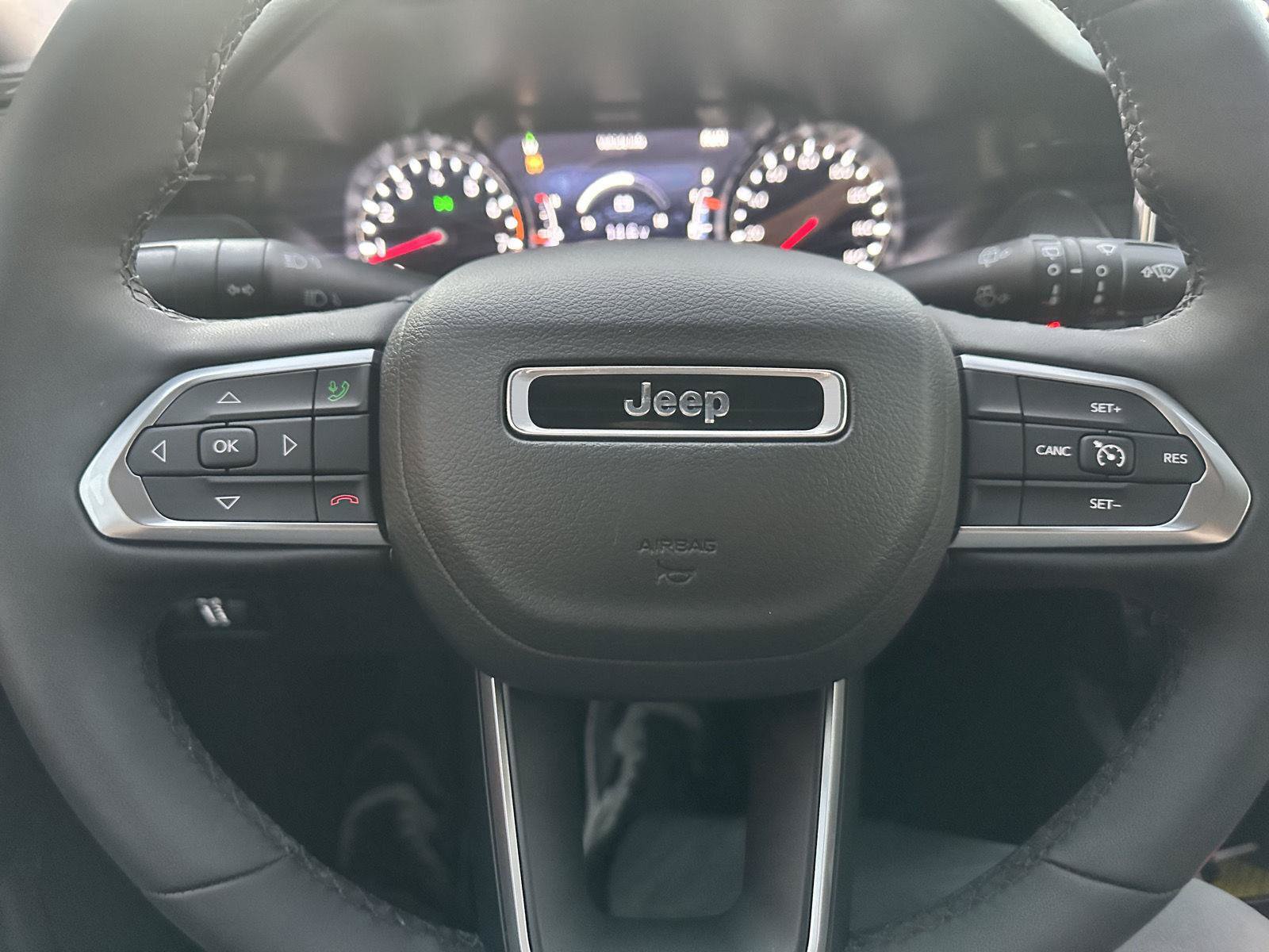 Used 2026 Jeep Compass Latitude AWD/4WD image 25