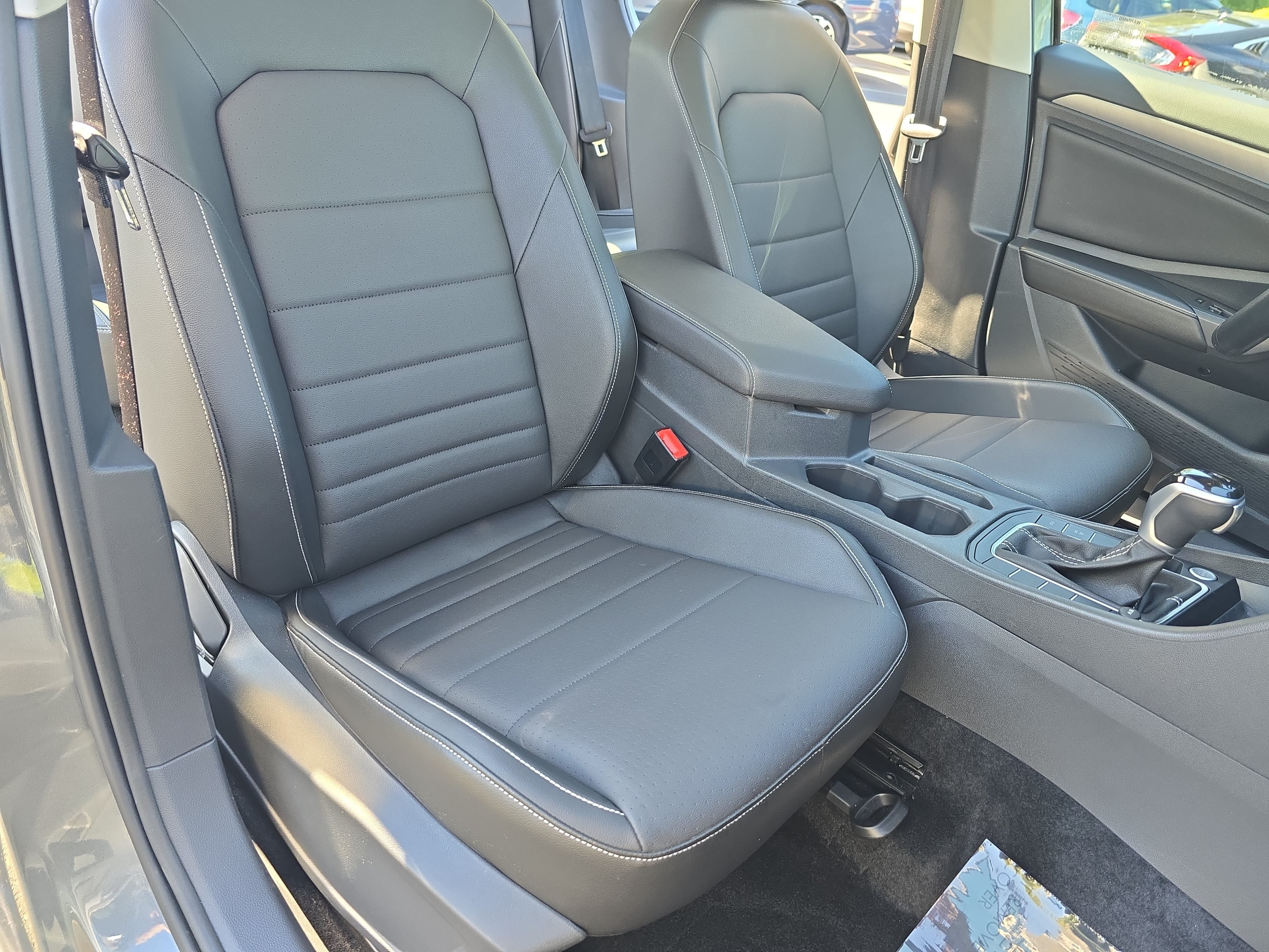 Certified 2023 Volkswagen Jetta SE w/ Panoramic Sunroof Package FWD image 10