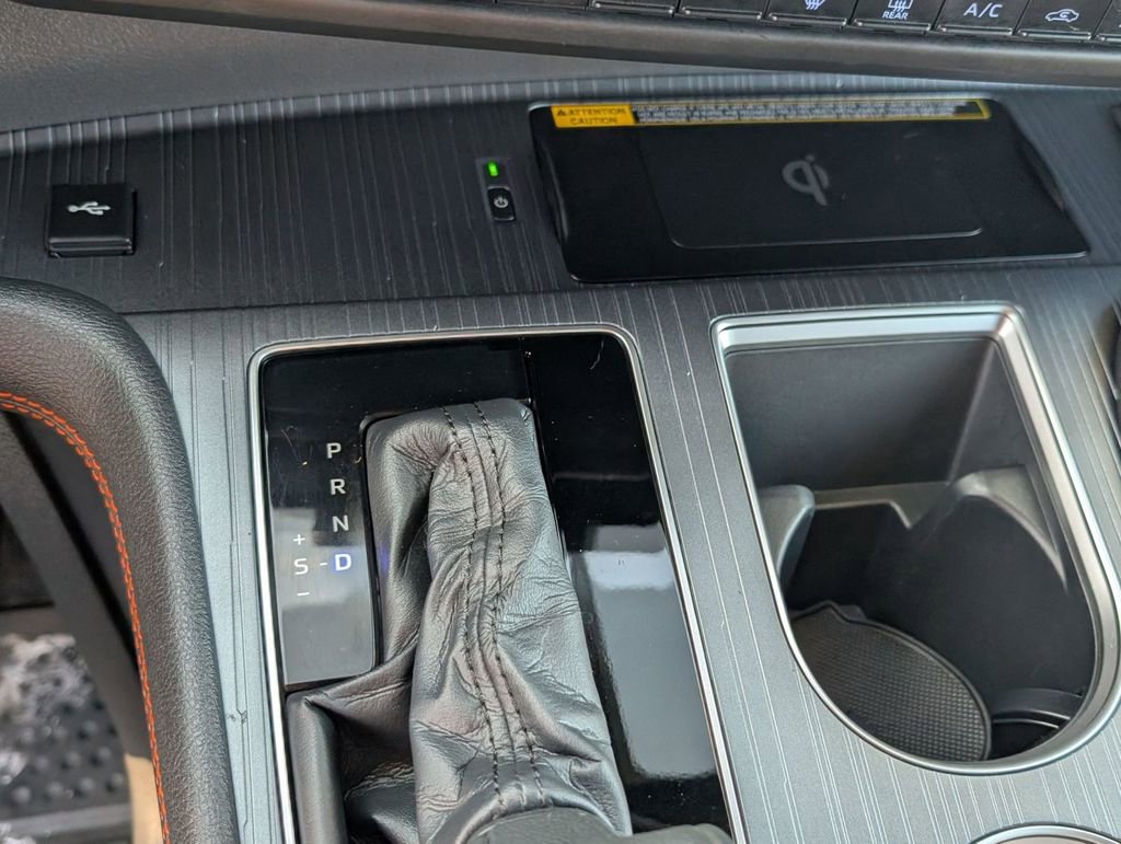 Used 2022 Toyota Sienna XSE image 32