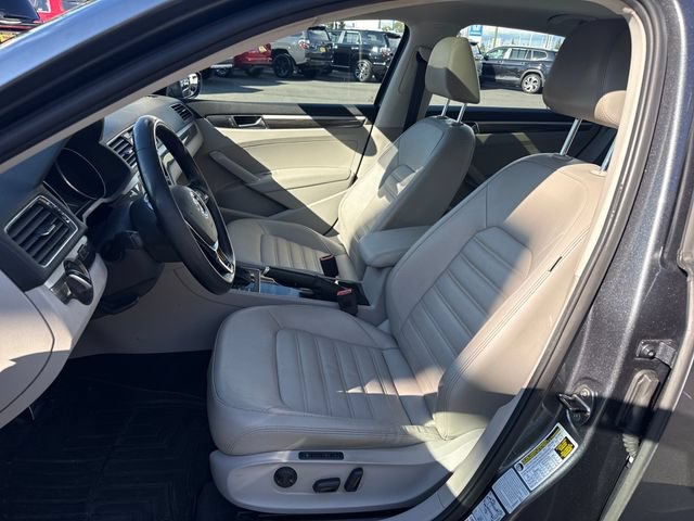 Used 2017 Volkswagen Passat 1.8T SEL Premium FWD image 15
