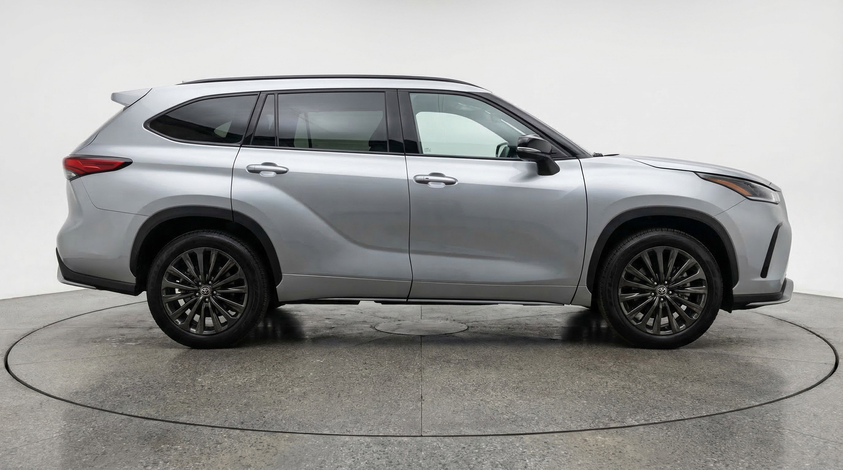 Used 2025 Toyota Highlander XSE image 11