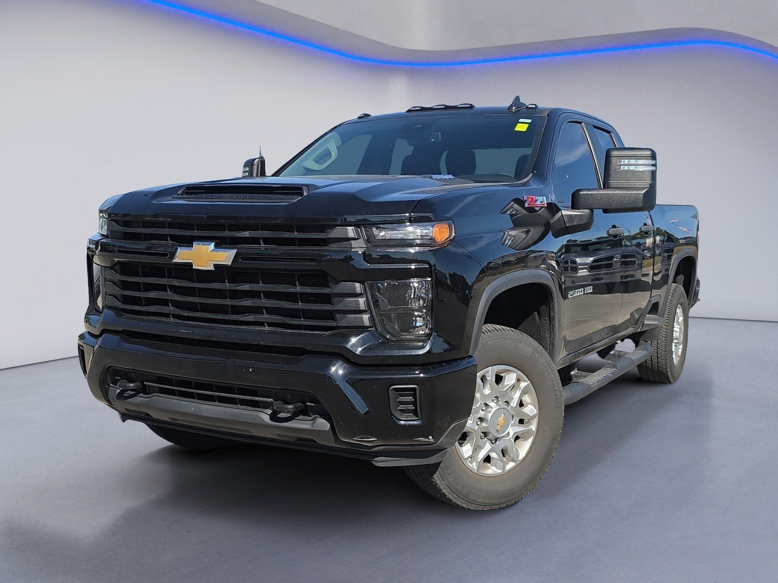 Used 2024 Chevrolet Silverado 2500 Custom w/ Custom Value Package AWD/4WD image 2