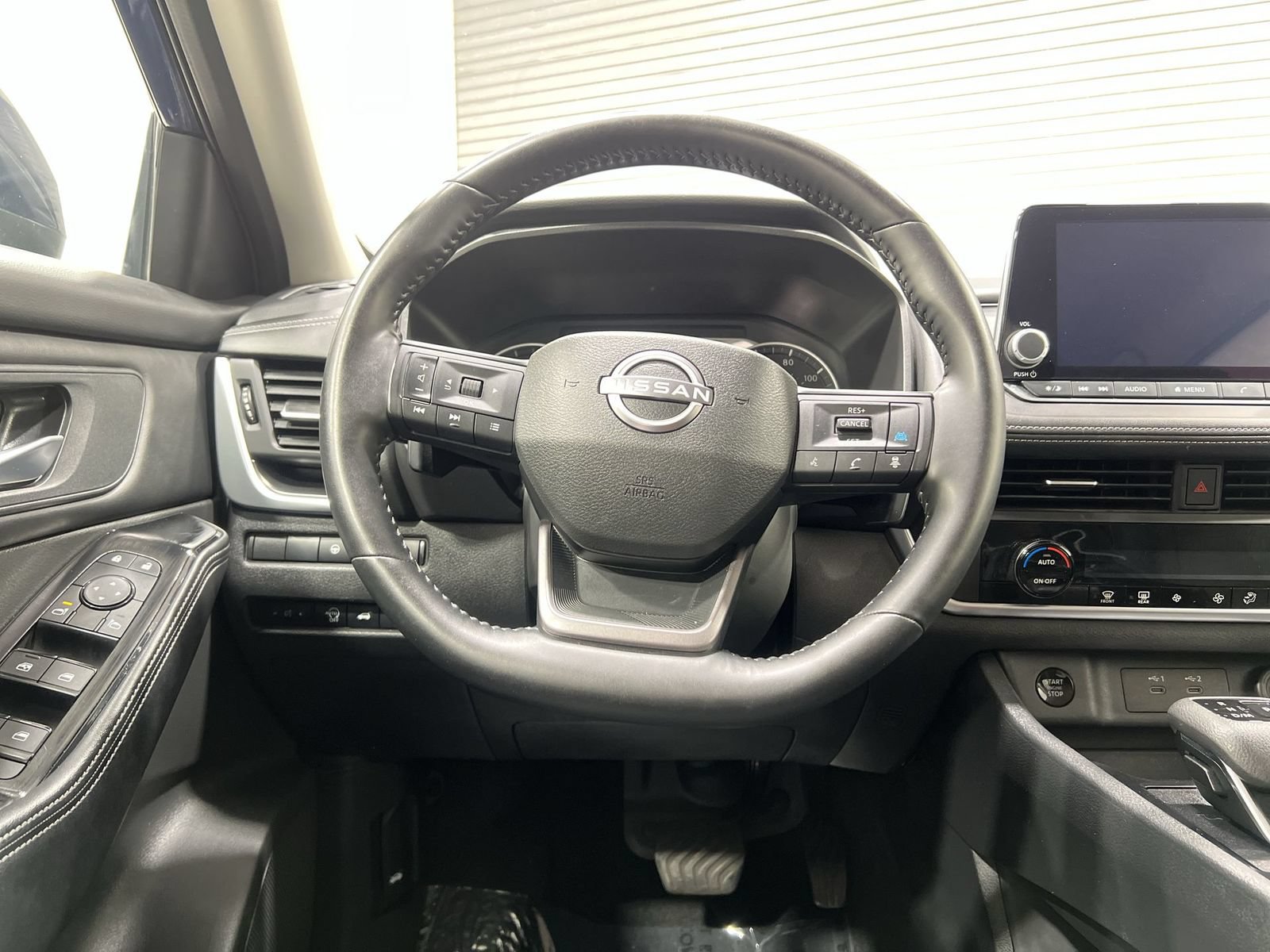 Used 2025 Nissan Rogue SV AWD/4WD image 14