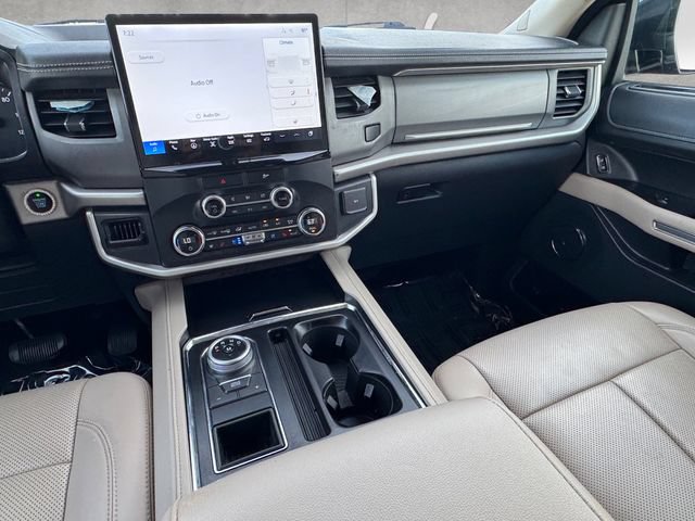 Used 2022 Ford Expedition XLT RWD image 3