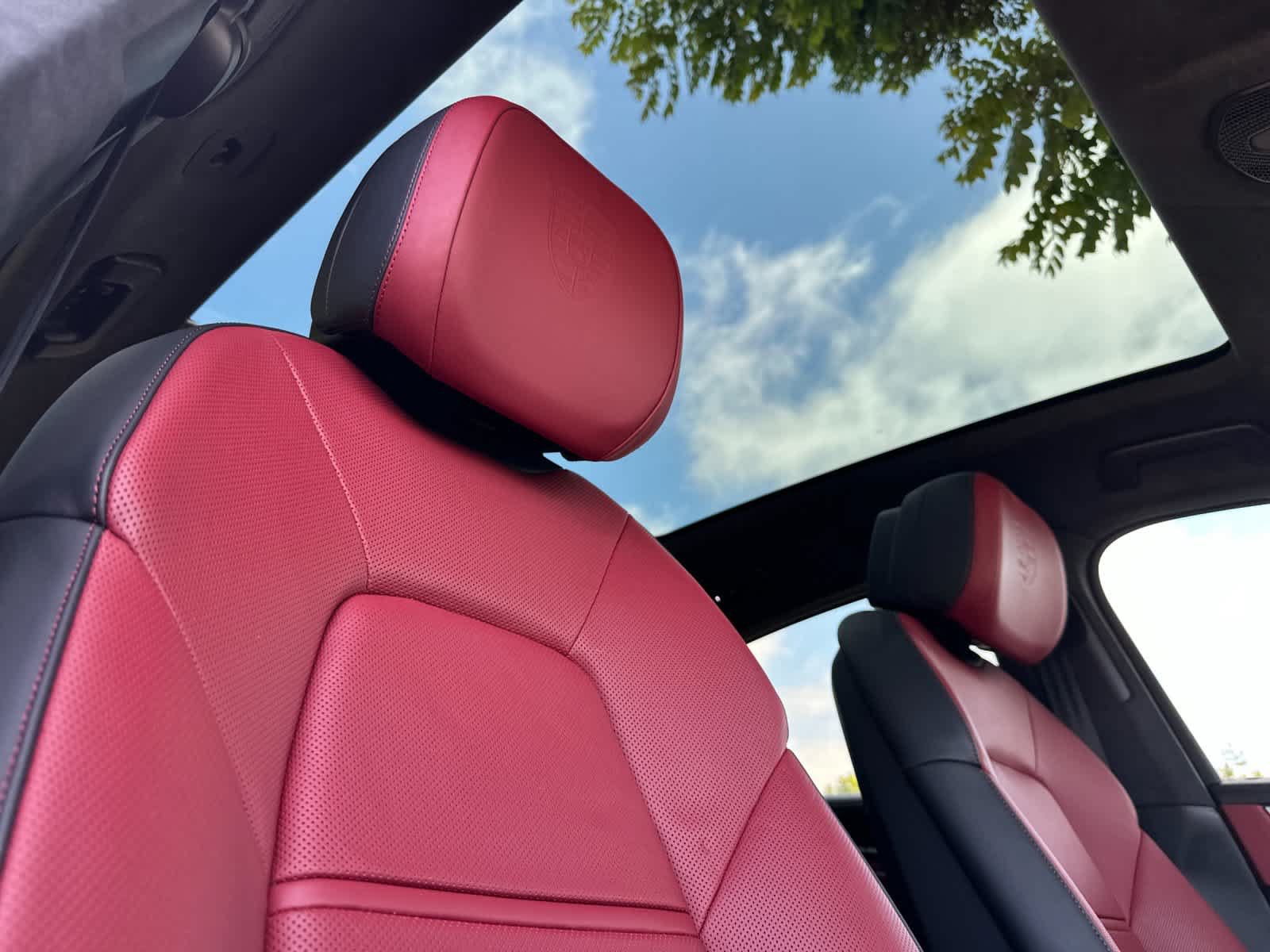 Certified 2025 Porsche Cayenne Turbo AWD/4WD image 18