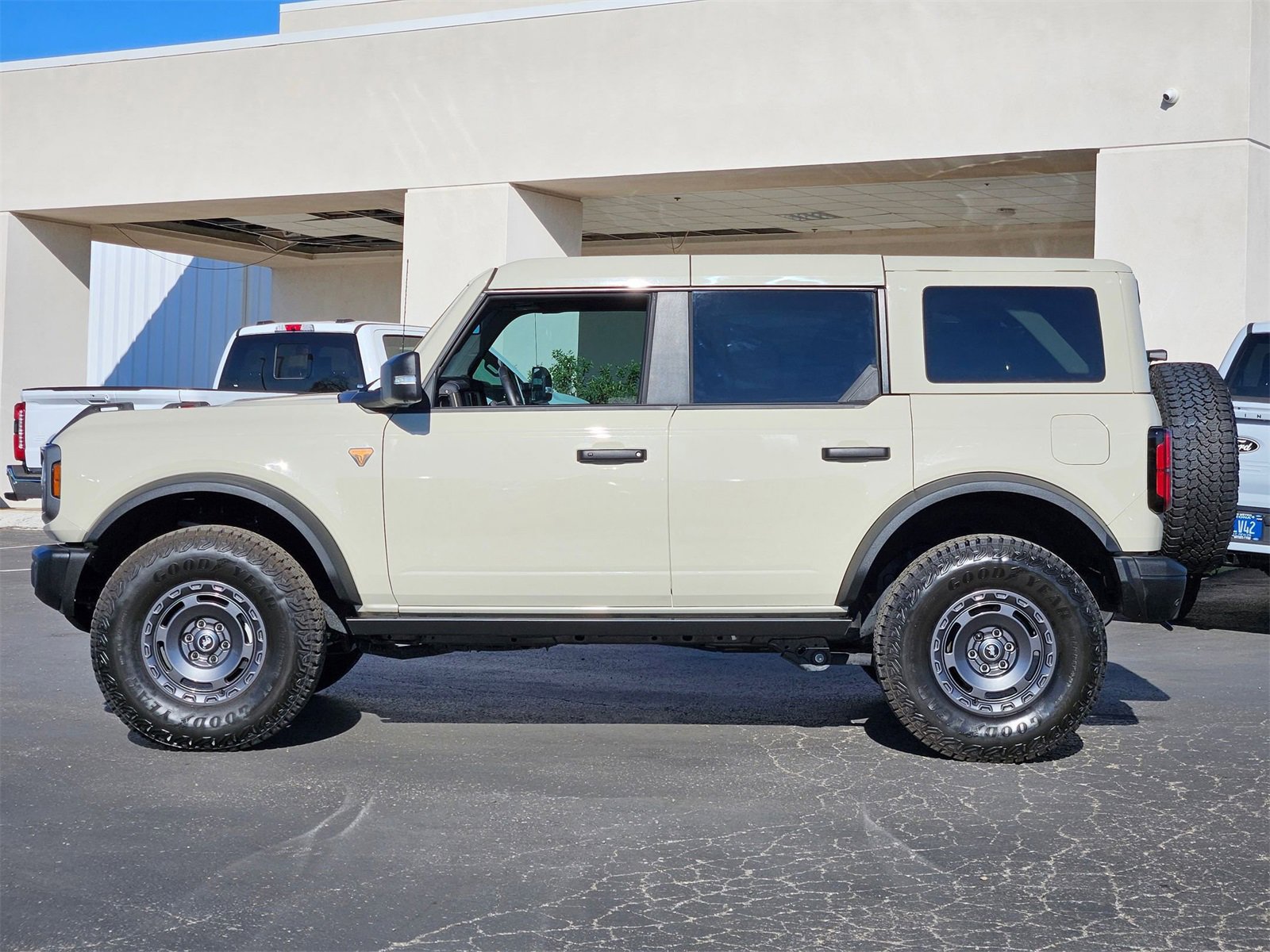 Certified 2025 Ford Bronco Badlands image 8