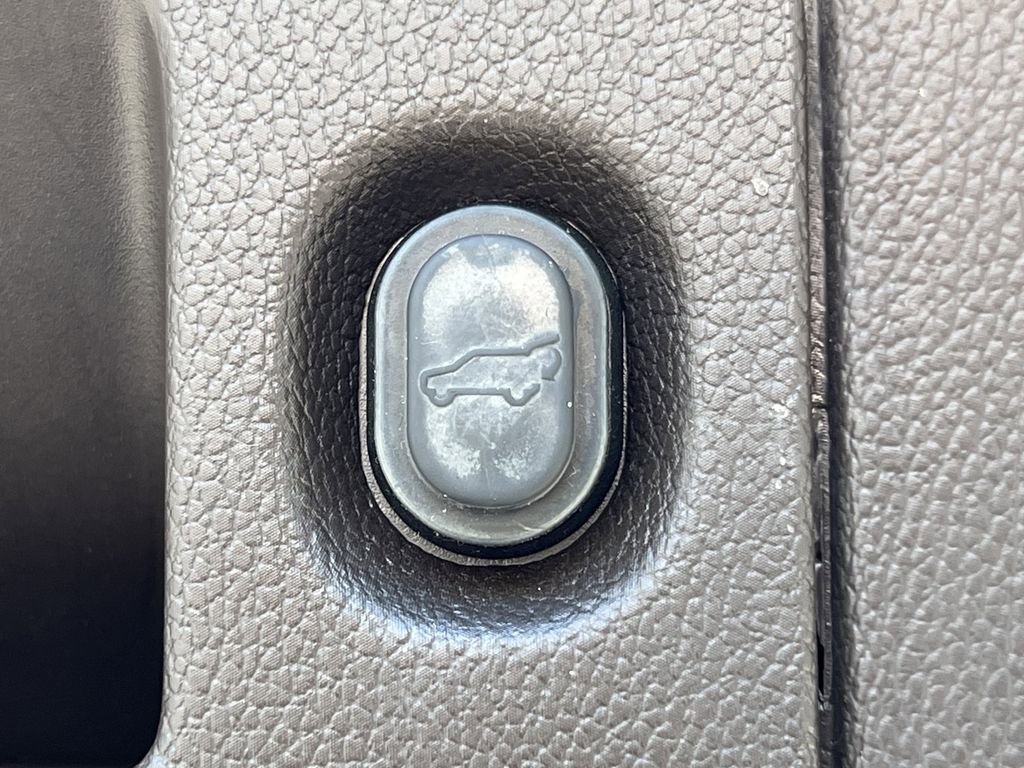 Used 2020 GMC Yukon Denali w/ Denali Premium Package image 6