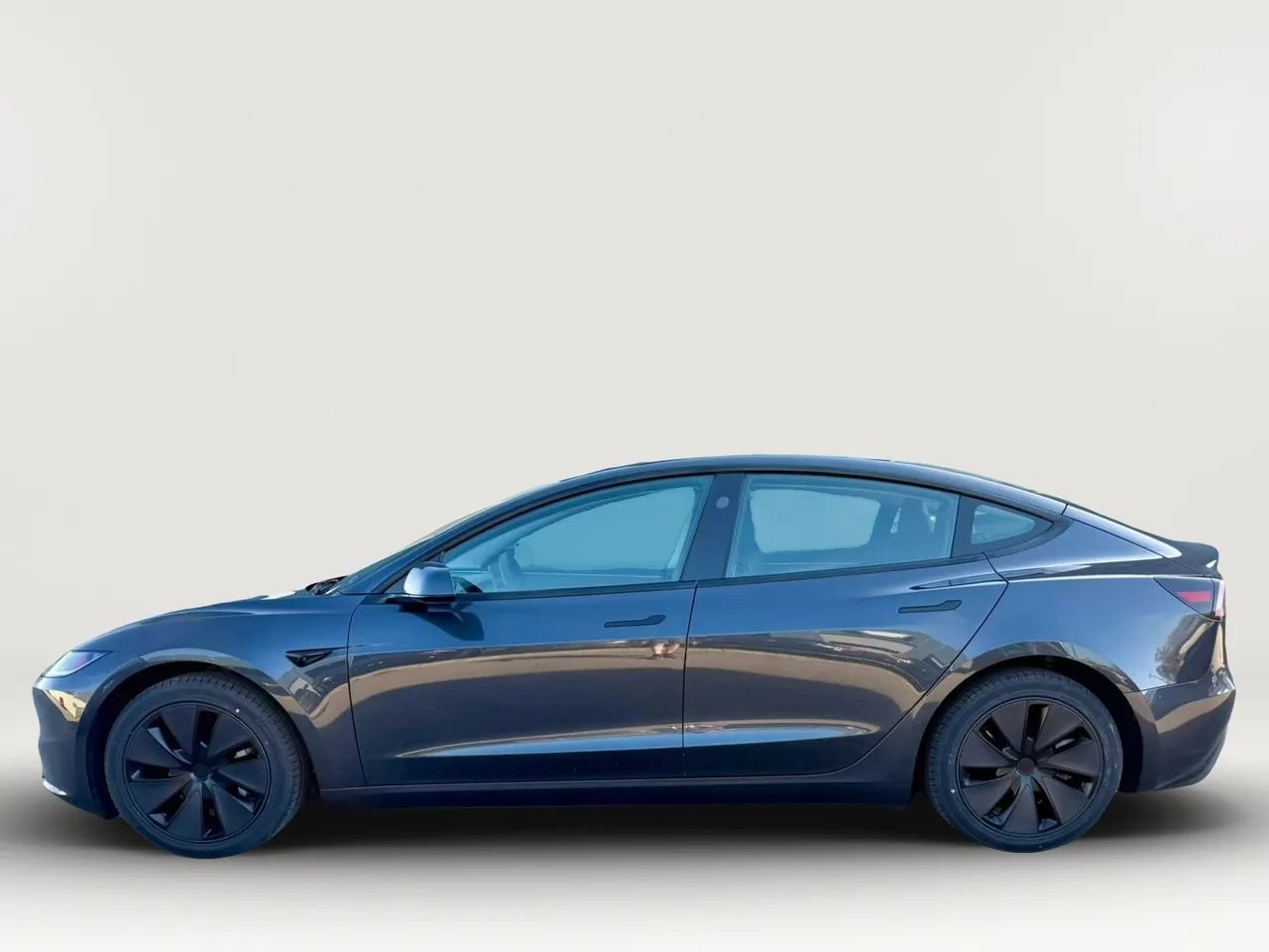 Used 2024 Tesla Model 3 Standard Range image 4