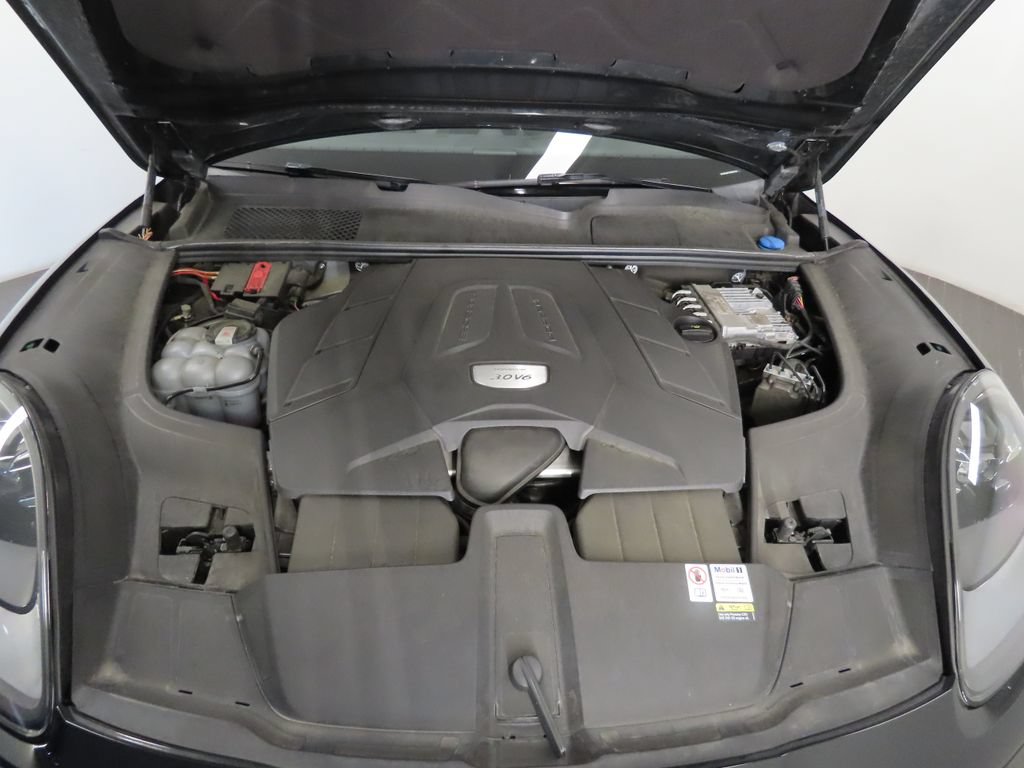 Certified 2023 Porsche Cayenne Coupe AWD/4WD image 51