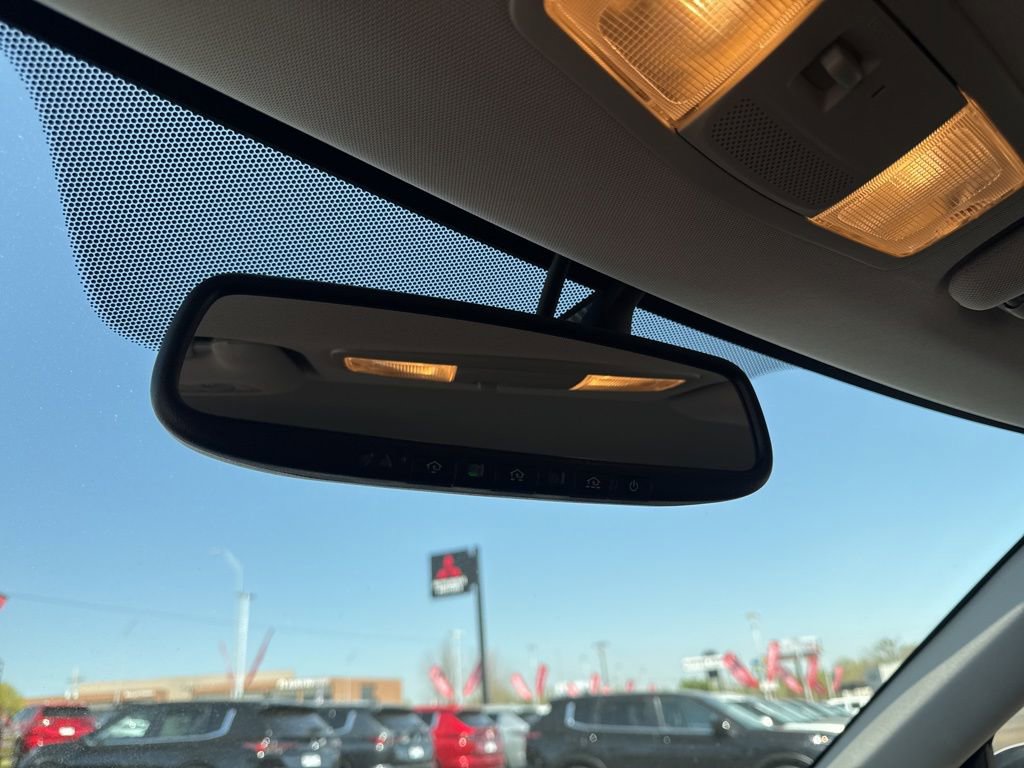 Used 2018 Mitsubishi Outlander 4WD Plug-In Hybrid image 31