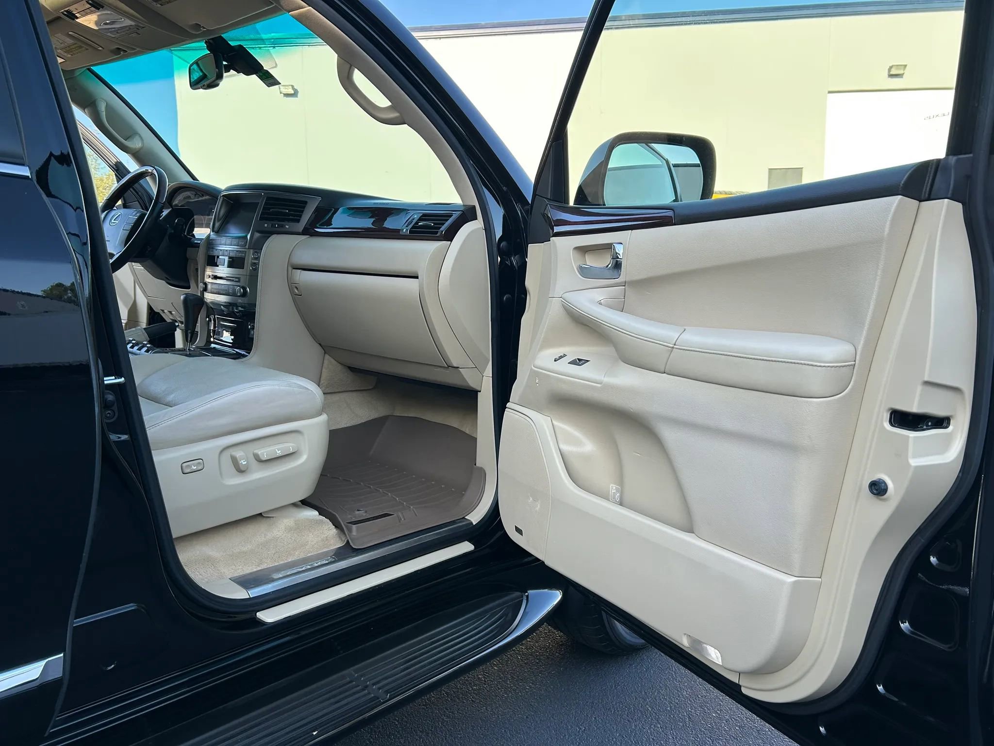 Used 2010 Lexus LX 570 LX 570 Sport Utility 4D image 74