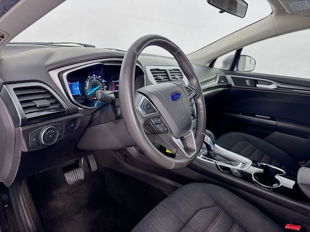 Used 2016 Ford Fusion SE image 12