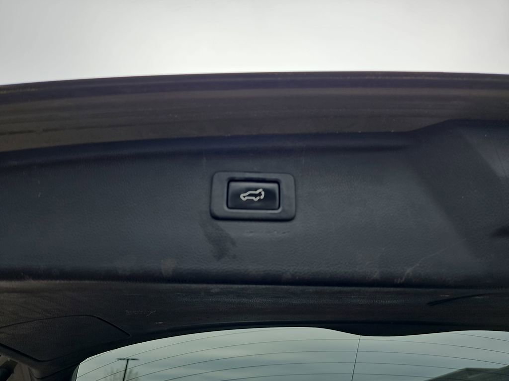 Used 2017 Subaru Outback 2.5i Premium image 17