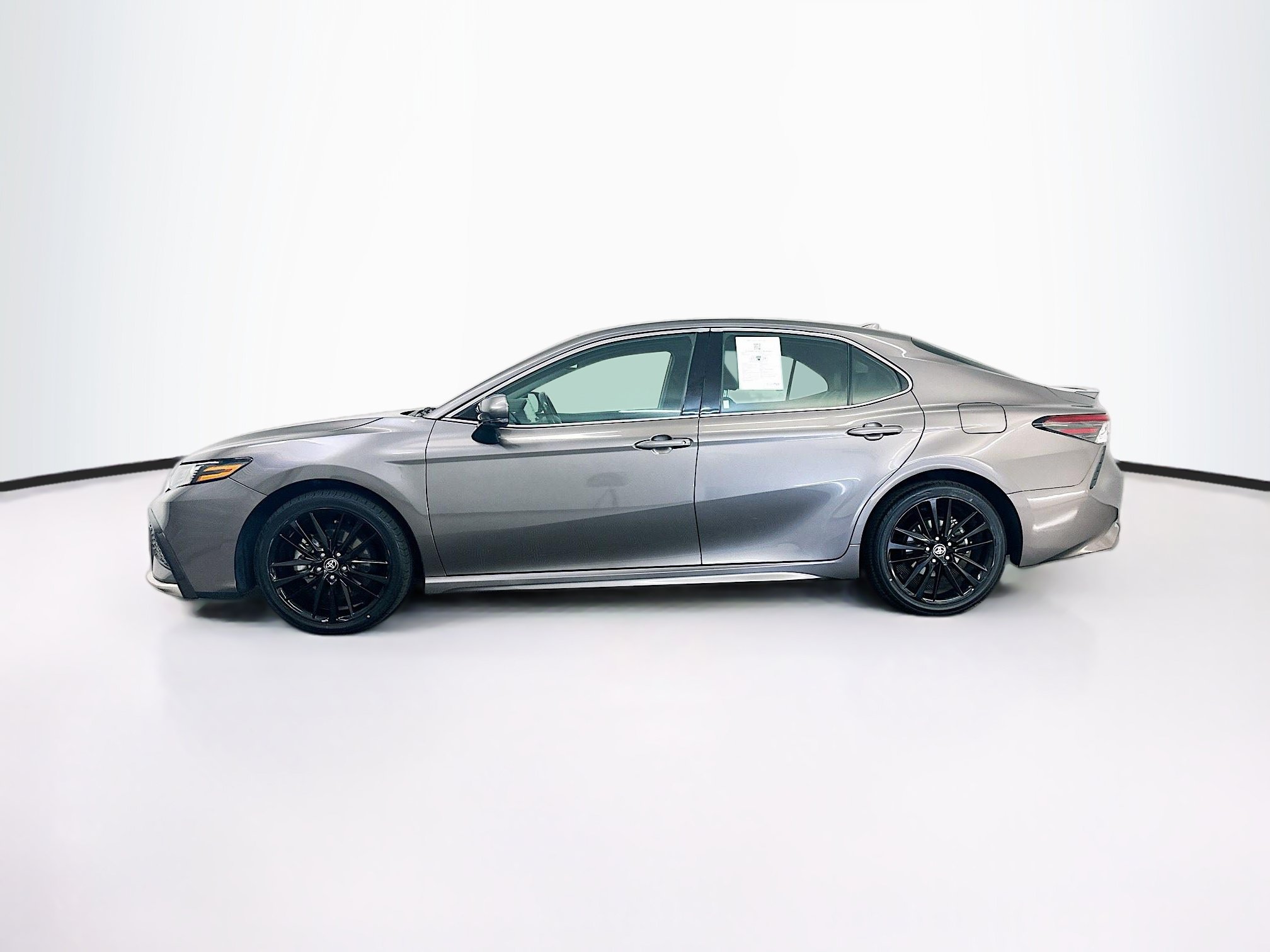Used 2024 Toyota Camry XSE FWD image 4