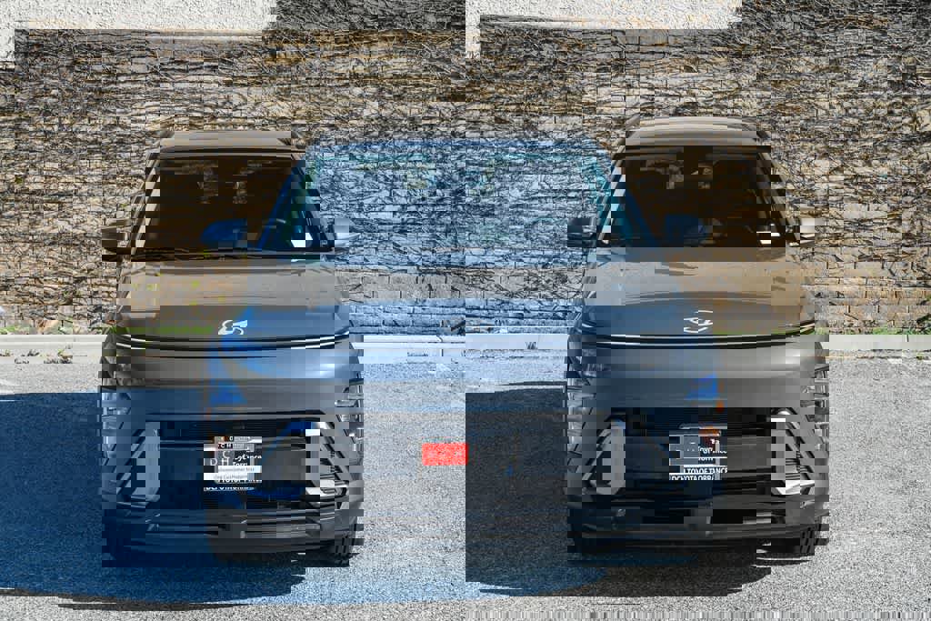 Used 2024 Hyundai Kona SEL FWD image 2