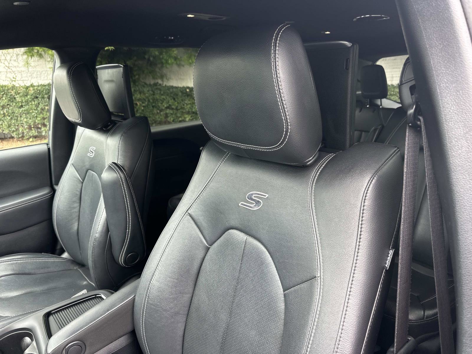 Used 2022 Chrysler Pacifica Touring-L w/ Uconnect Theater Family Group image 19