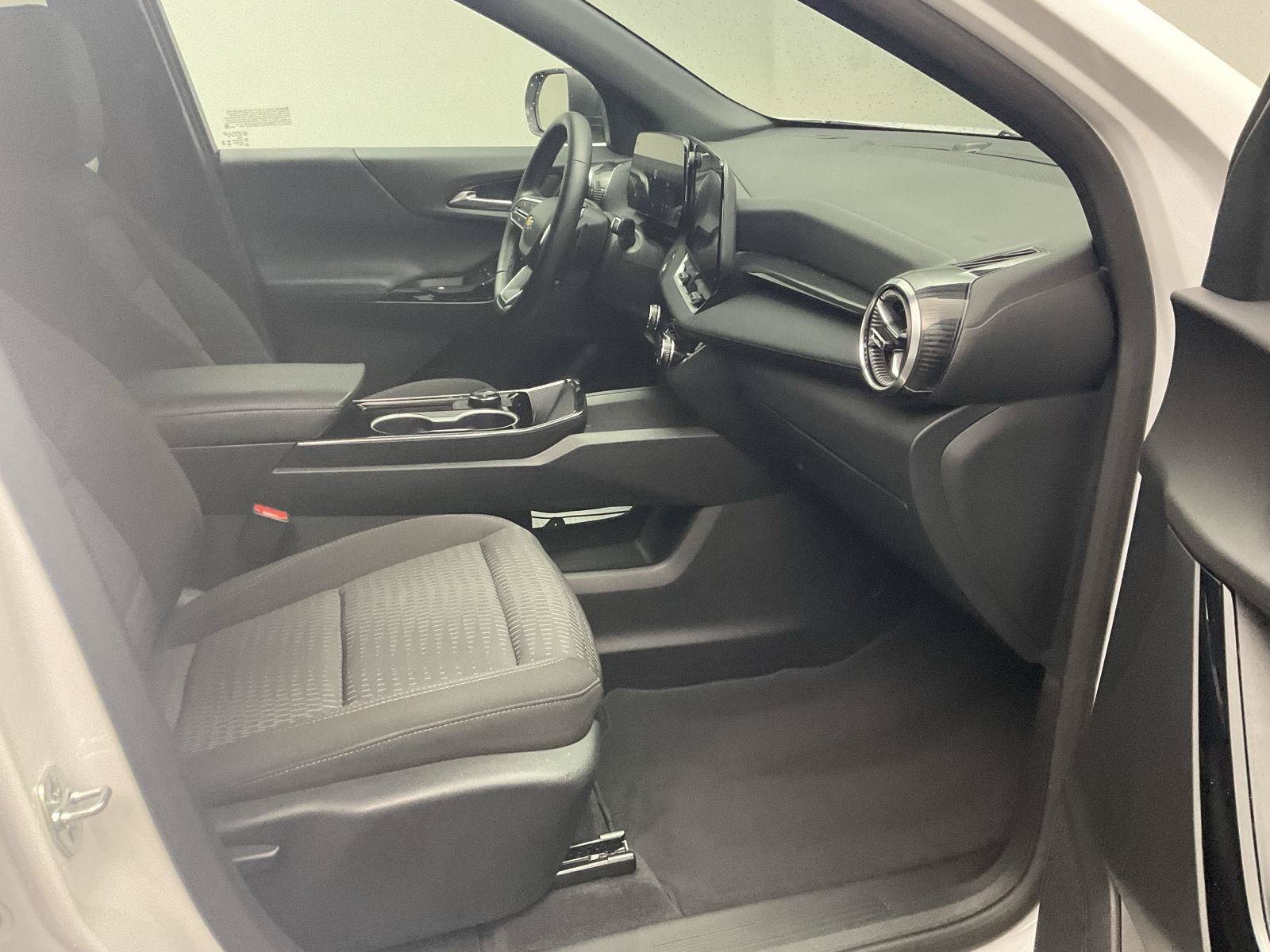 Certified 2026 Chevrolet Equinox LT FWD image 23