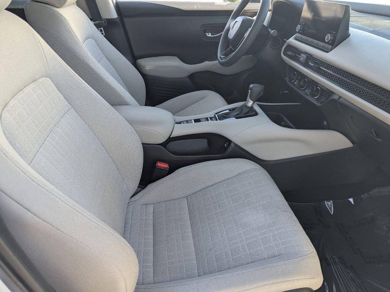 Used 2023 Honda HR-V LX image 9