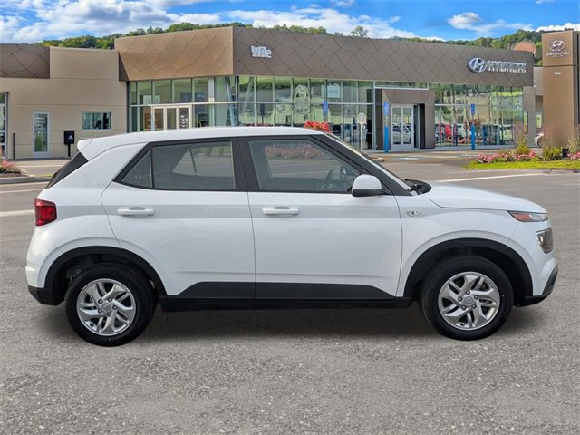 Certified 2023 Hyundai Venue SE w/ Cargo Package image 2