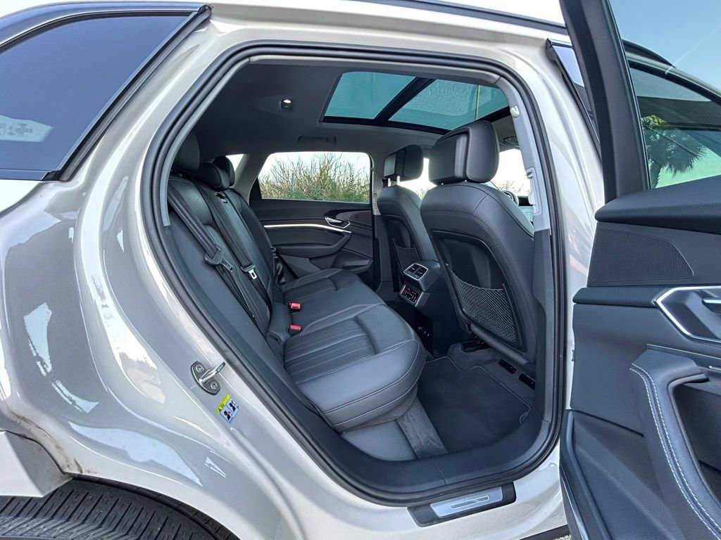 Used 2022 Audi e-tron Premium Plus w/ Premium Plus Package image 69