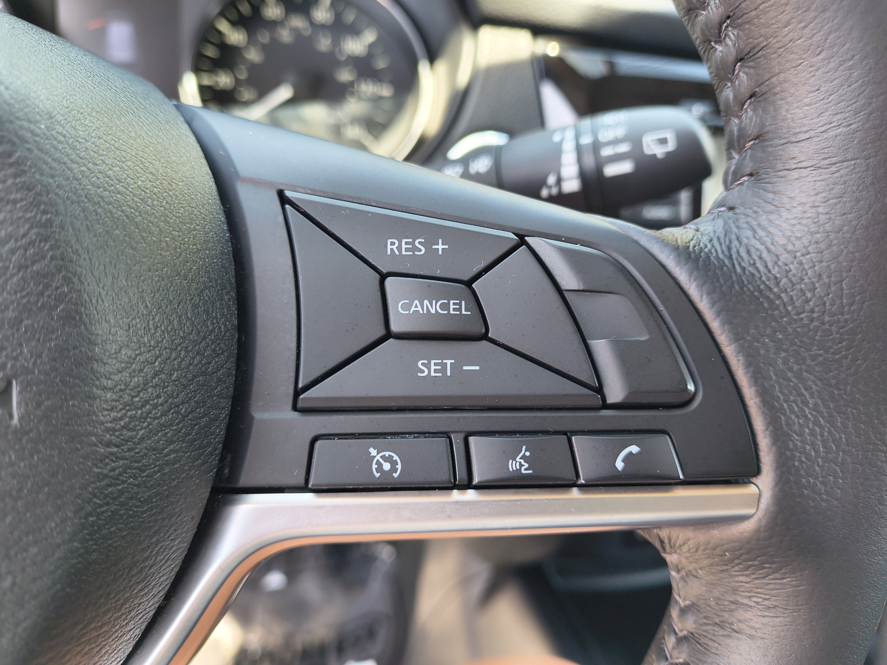 Used 2018 Nissan Rogue SV FWD image 29
