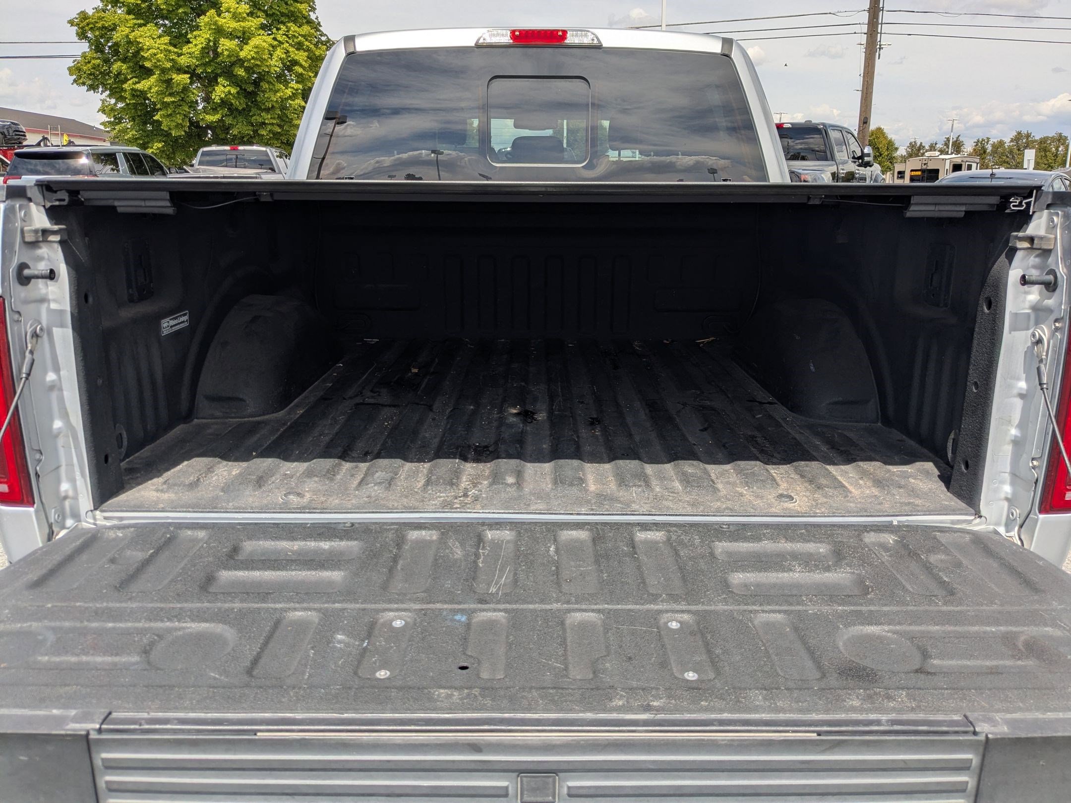 Used 2017 Ford F150 Platinum w/ Equipment Group 701A Luxury AWD/4WD image 32