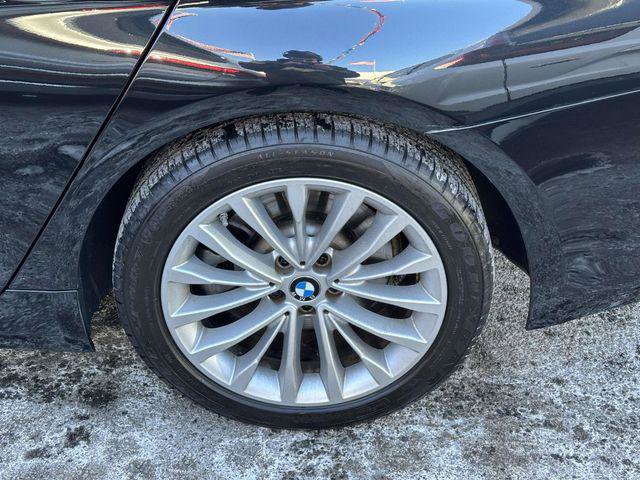 Used 2023 BMW 530i xDrive w/ Premium Package image 8