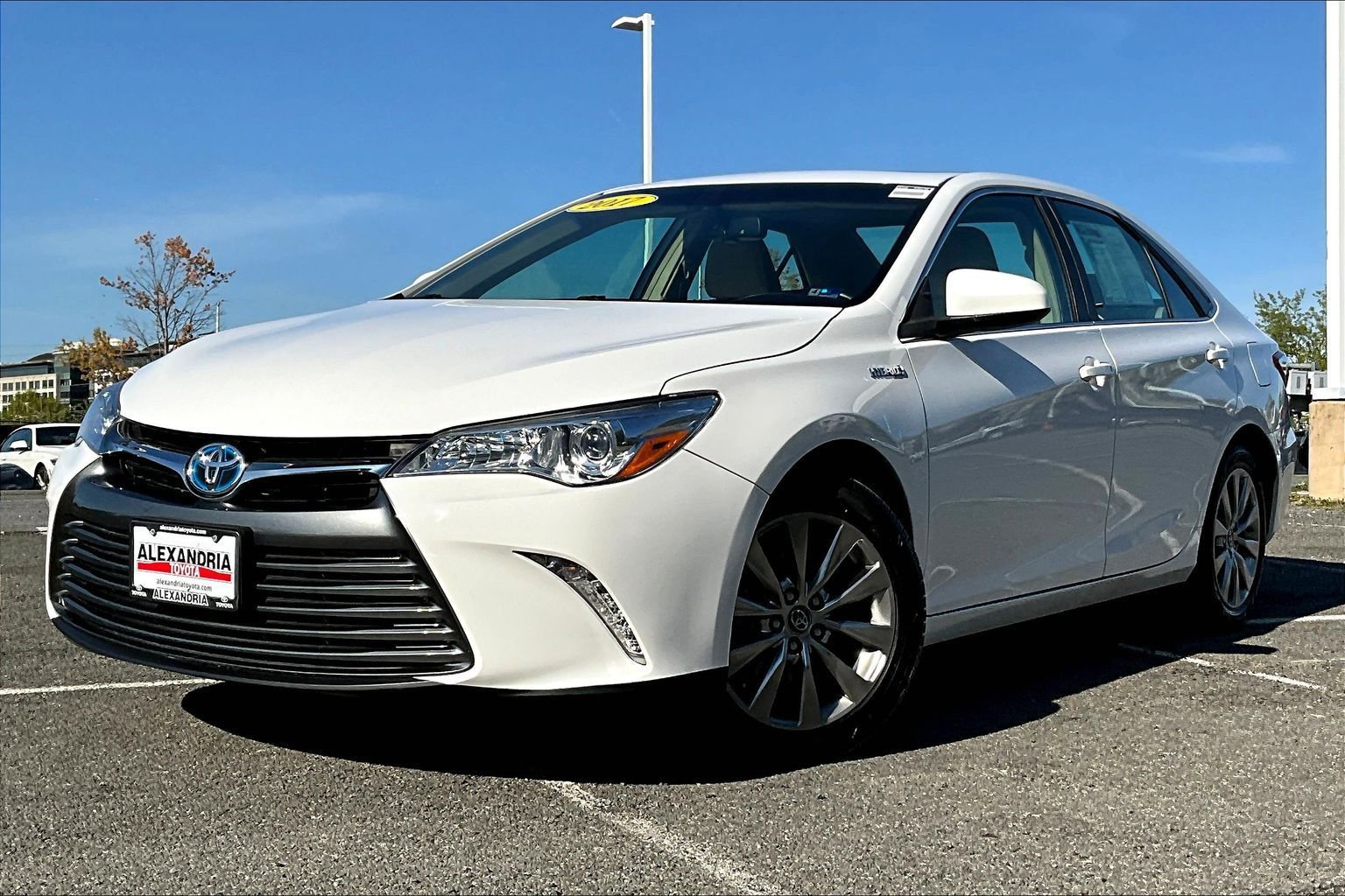 Used 2017 Toyota Camry XLE image 1
