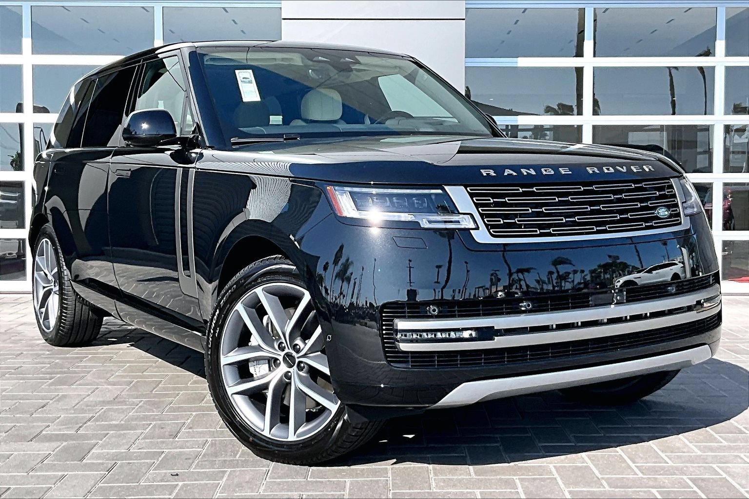 New 2026 Land Rover Range Rover Long Wheelbase SE AWD/4WD image 2