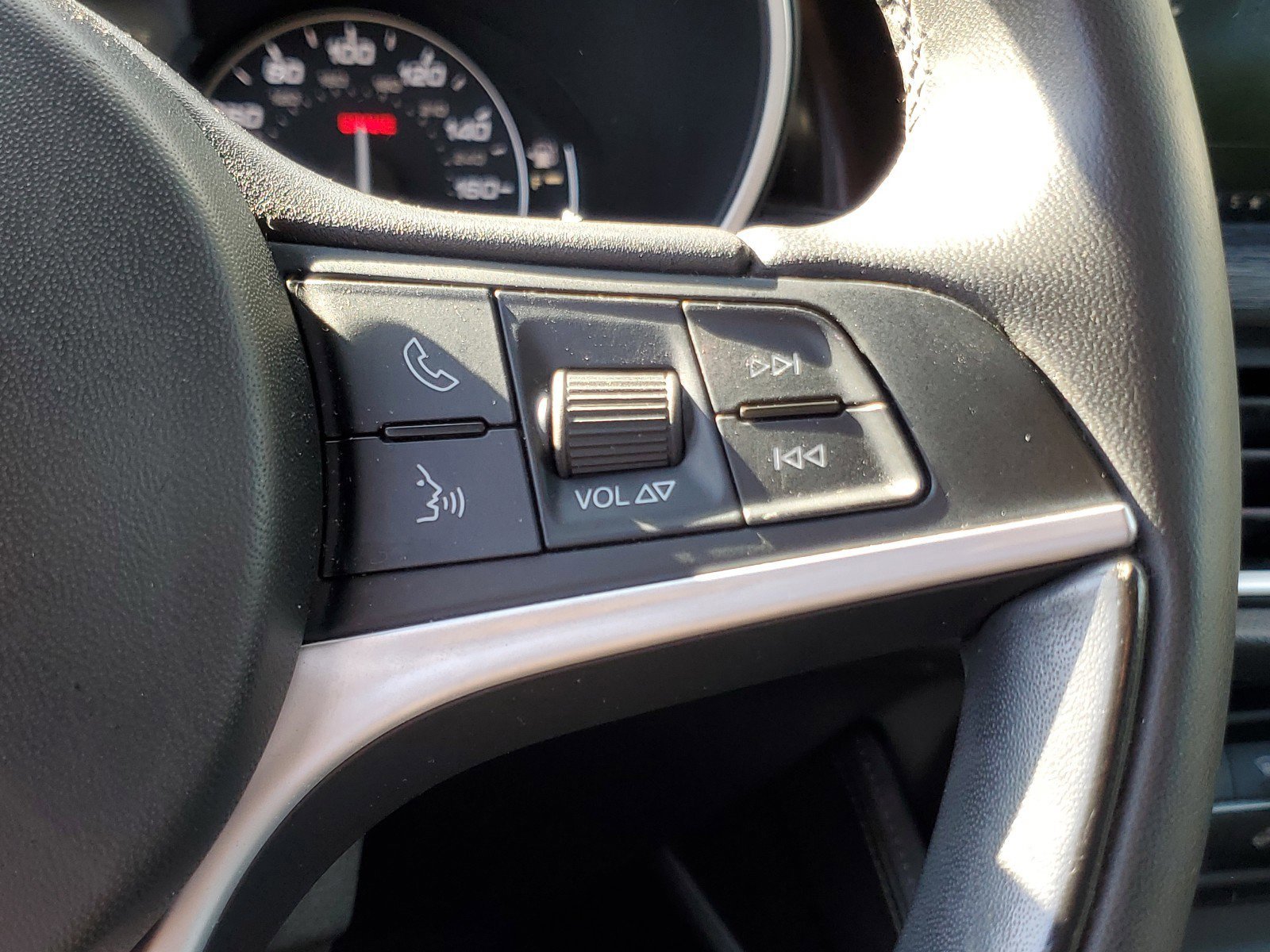 Used 2019 Alfa Romeo Stelvio AWD image 23