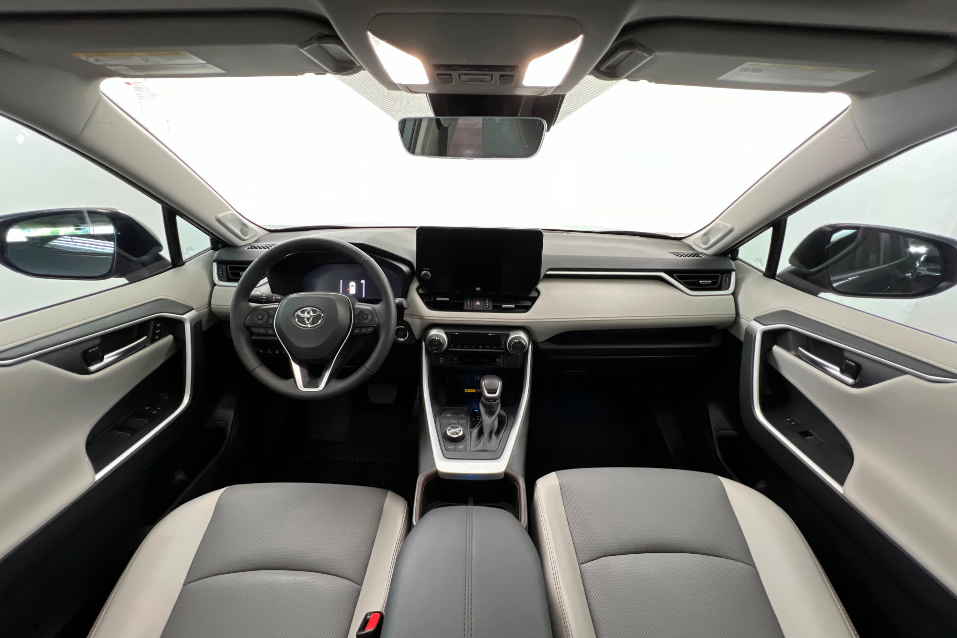 Used 2025 Toyota RAV4 Limited w/ Advanced Technology Package image 10