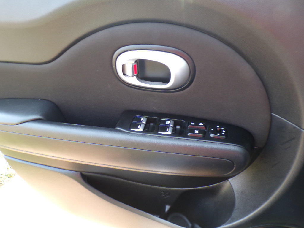 Used 2017 Kia Soul FWD image 14
