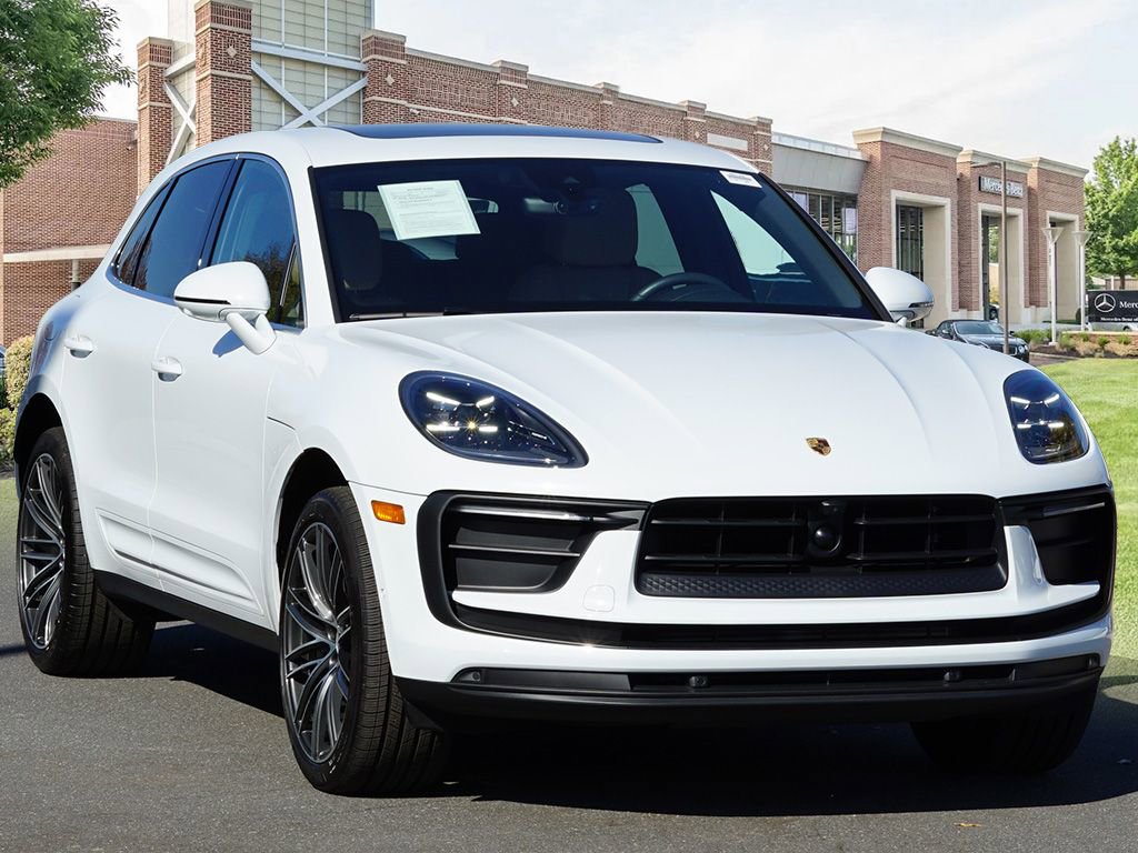 Used 2024 Porsche Macan image 3
