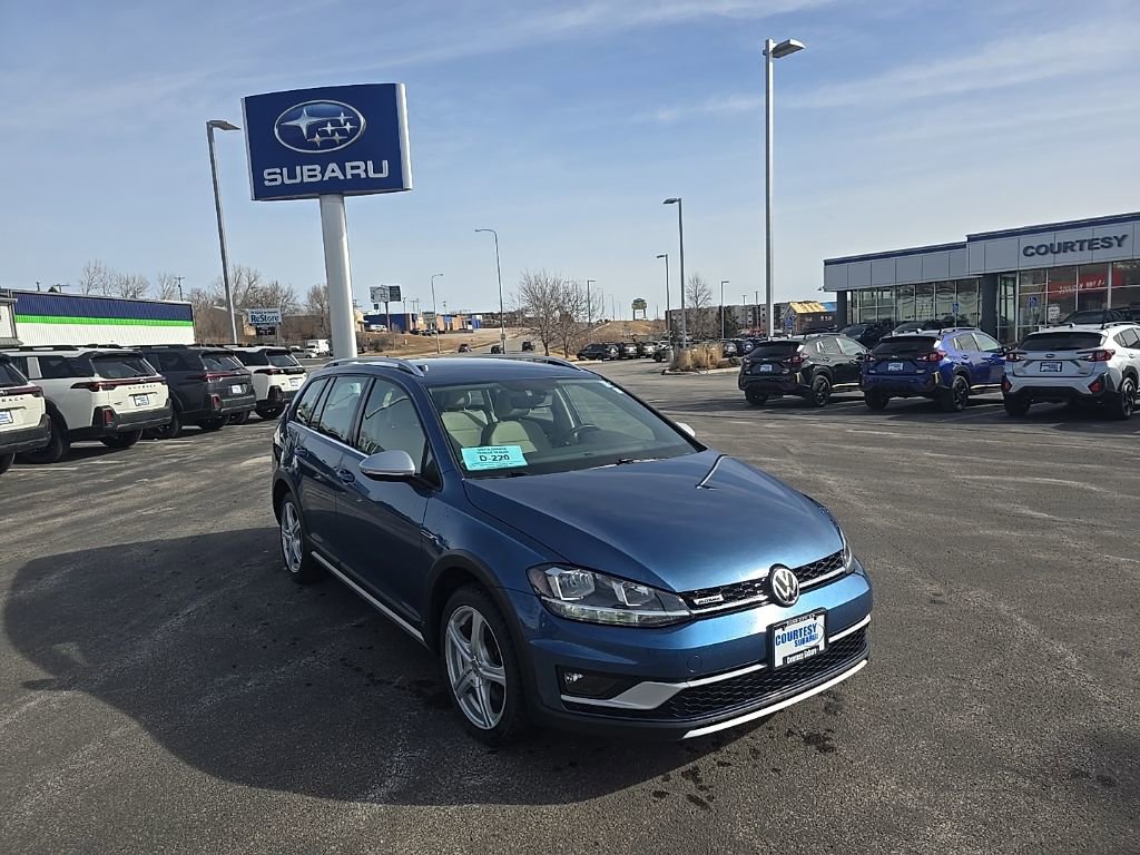 Used 2019 Volkswagen Golf Alltrack S image 2