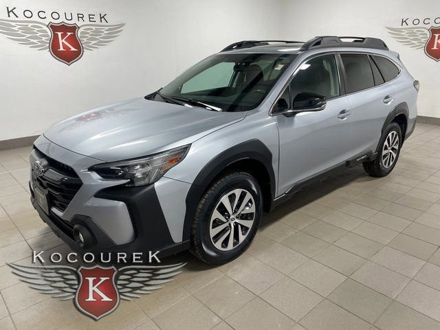 Used 2023 Subaru Outback Premium image 3