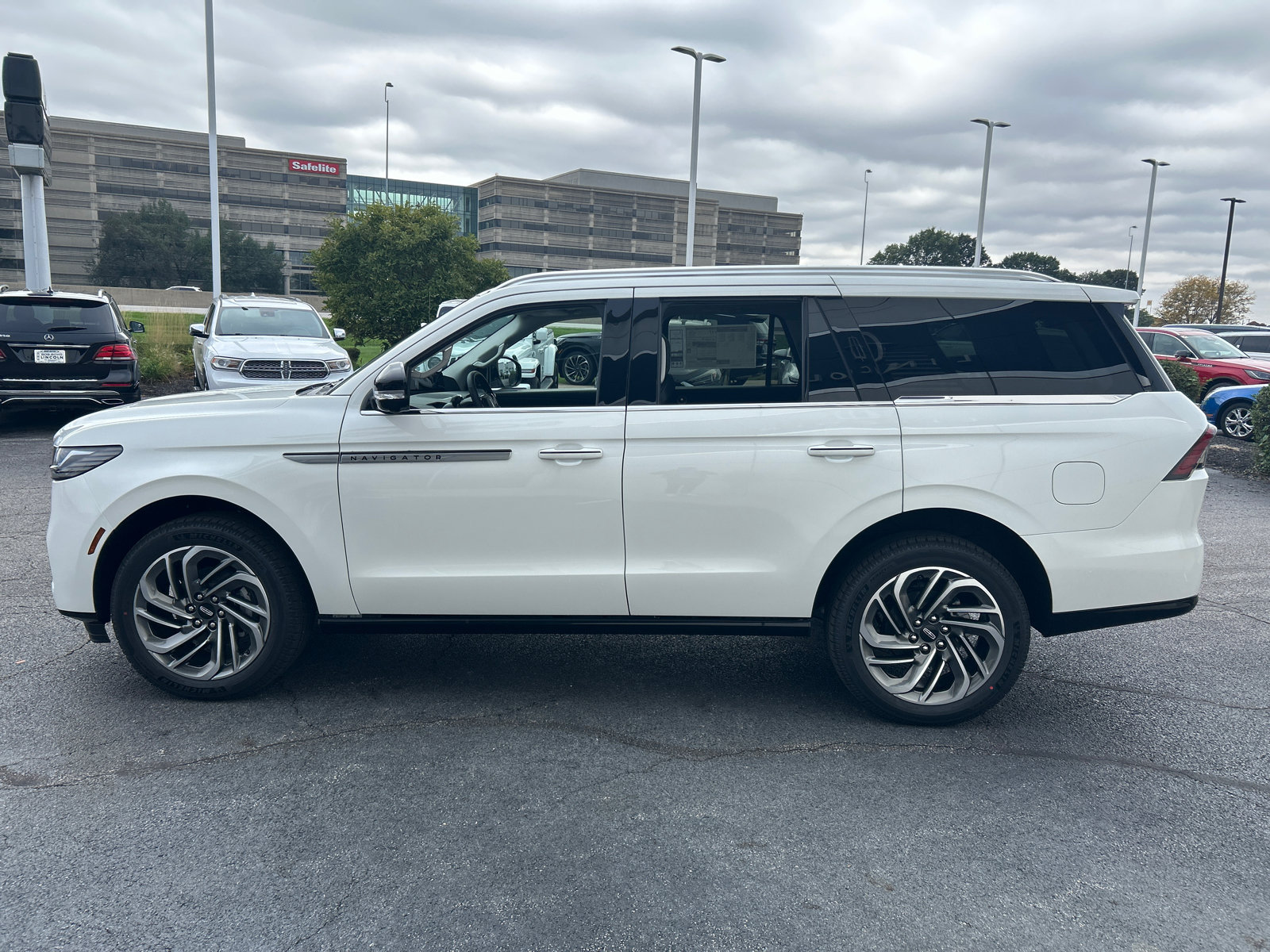 New 2027 Lincoln Navigator Reserve AWD/4WD image 4