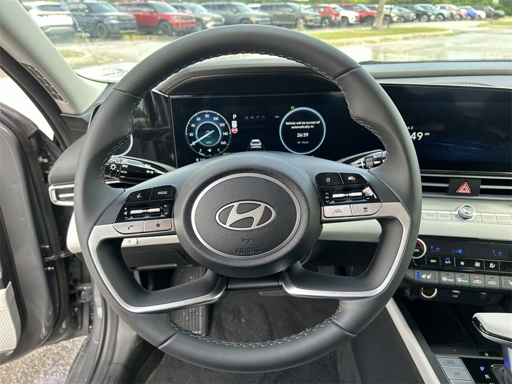 New 2025 Hyundai Elantra Limited image 29