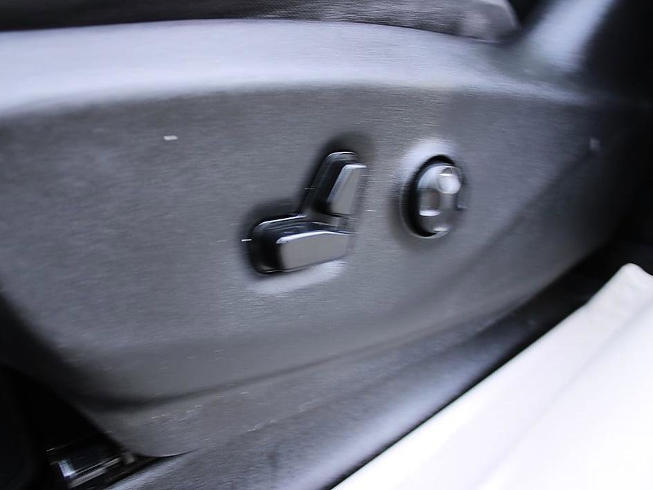 Used 2019 Chrysler Pacifica LX FWD image 10