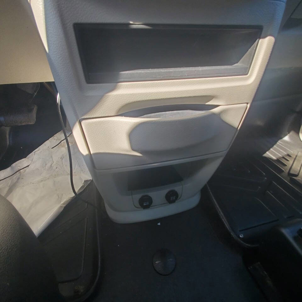 Used 2014 RAM C/V Tradesman image 17