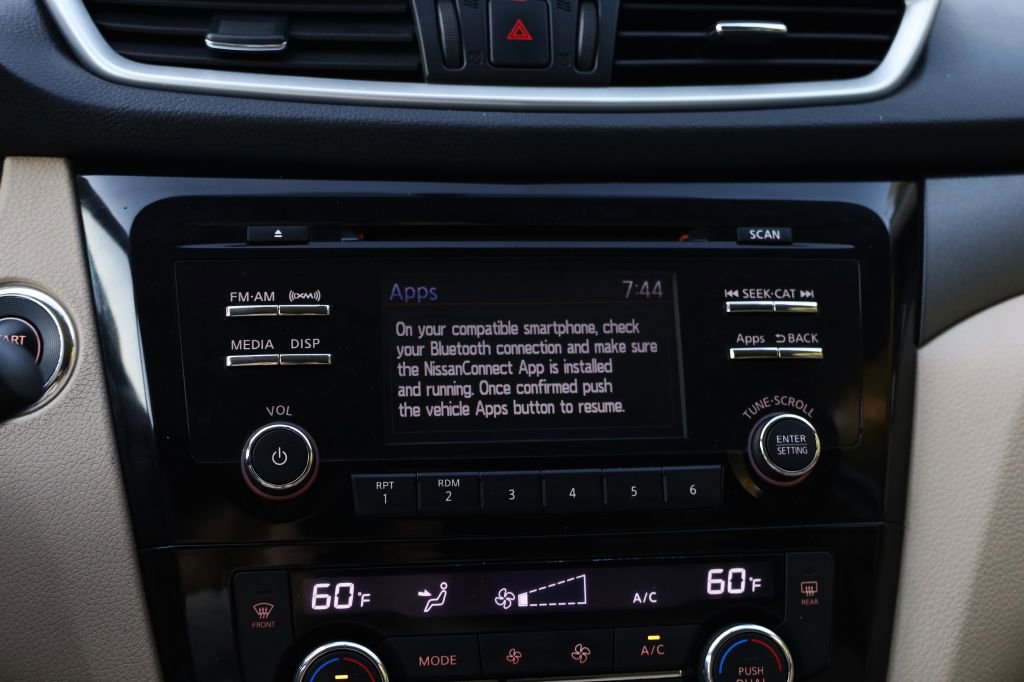 Used 2014 Nissan Rogue SV AWD/4WD image 35